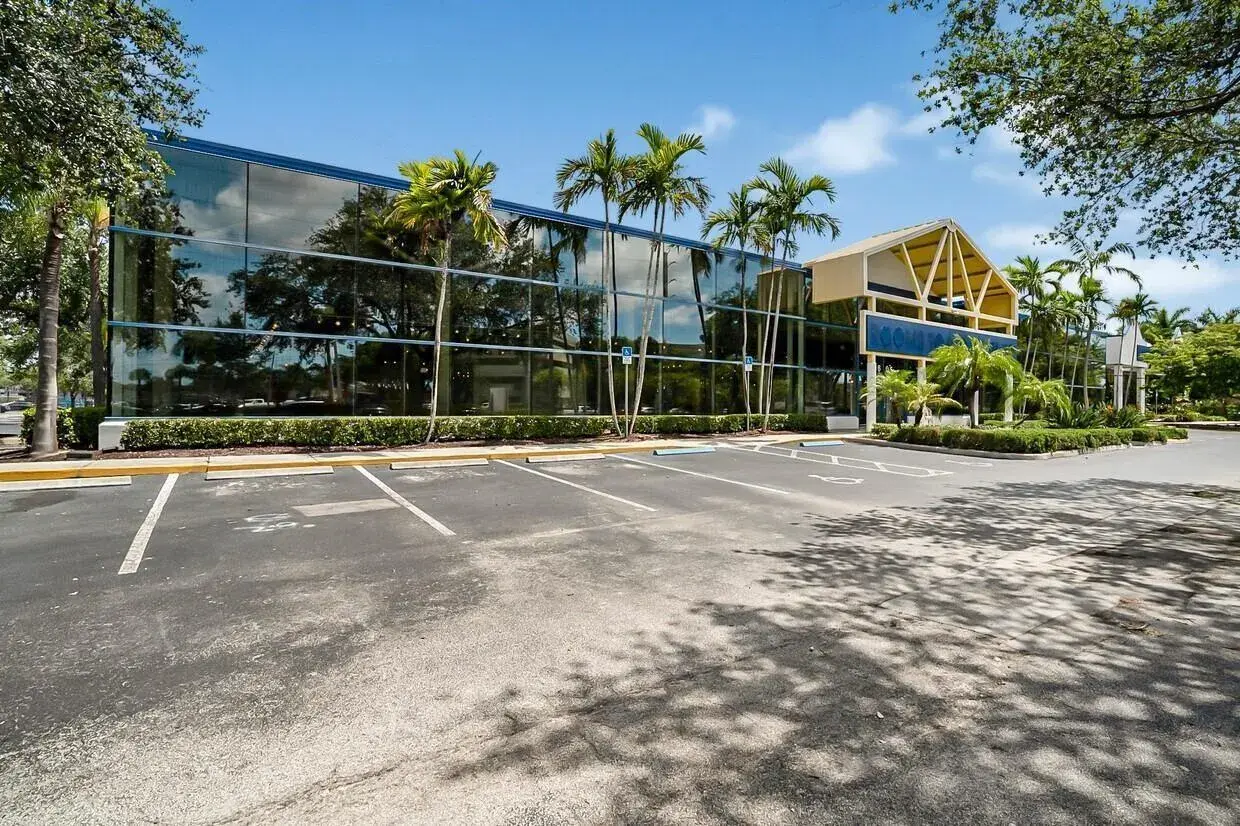 1605 W Oakland Park Boulevard, Oakland Park FL 33311