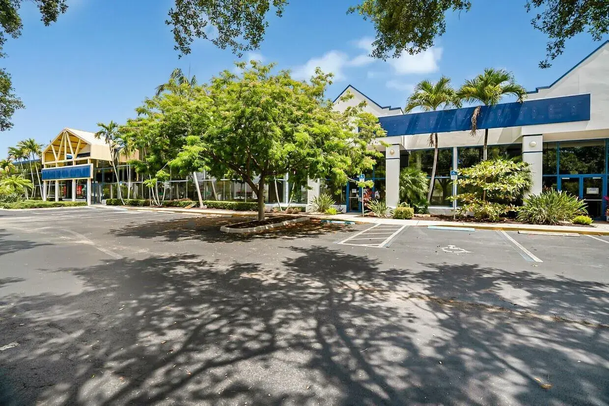 1605 W Oakland Park Boulevard, Oakland Park FL 33311