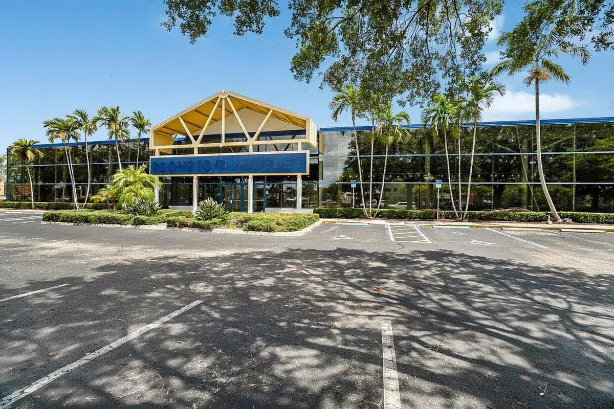 1605 W Oakland Park Boulevard, Oakland Park FL 33311