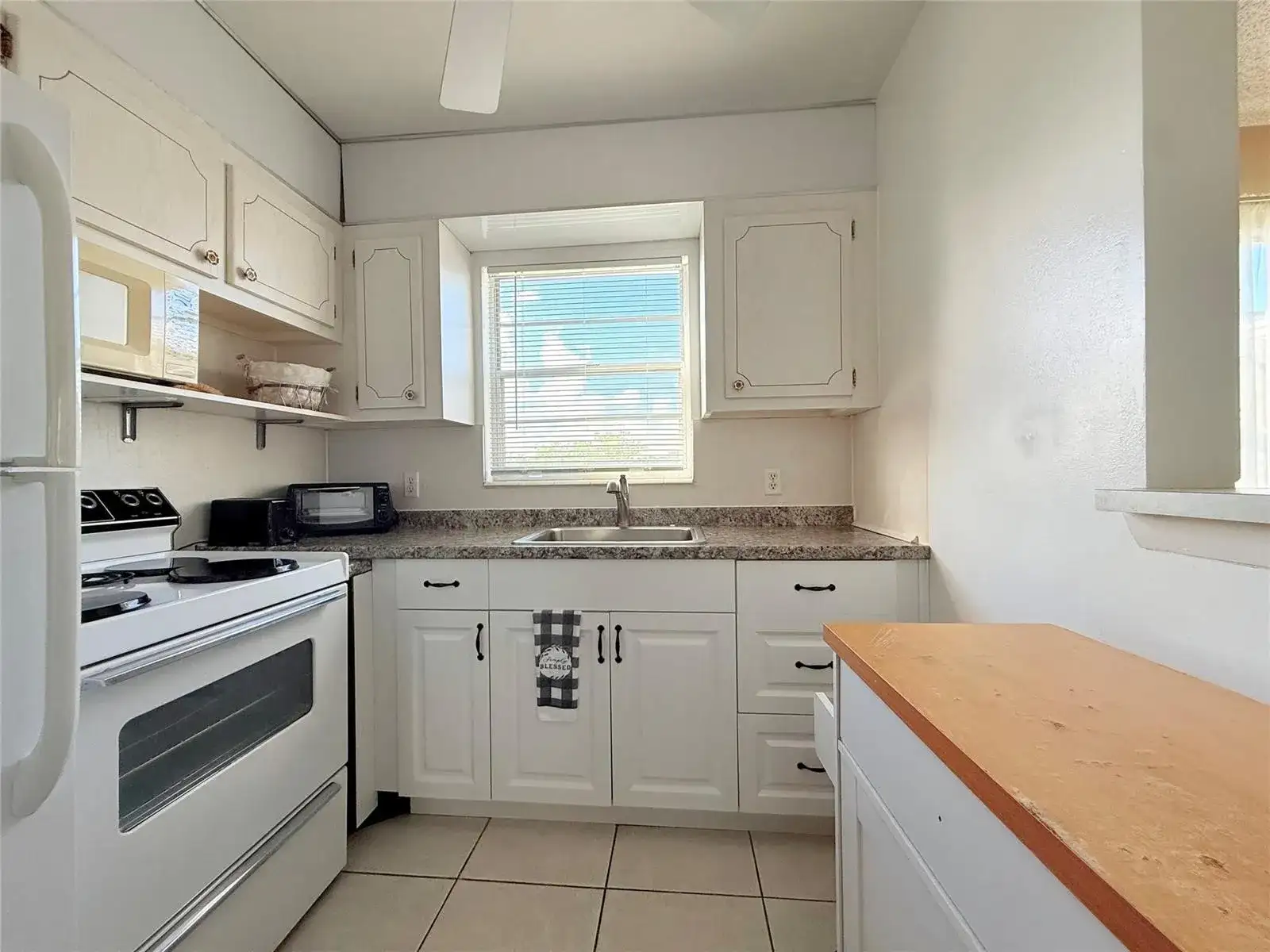 204 Oakridge M # 204, Deerfield Beach FL 33442 photo 5