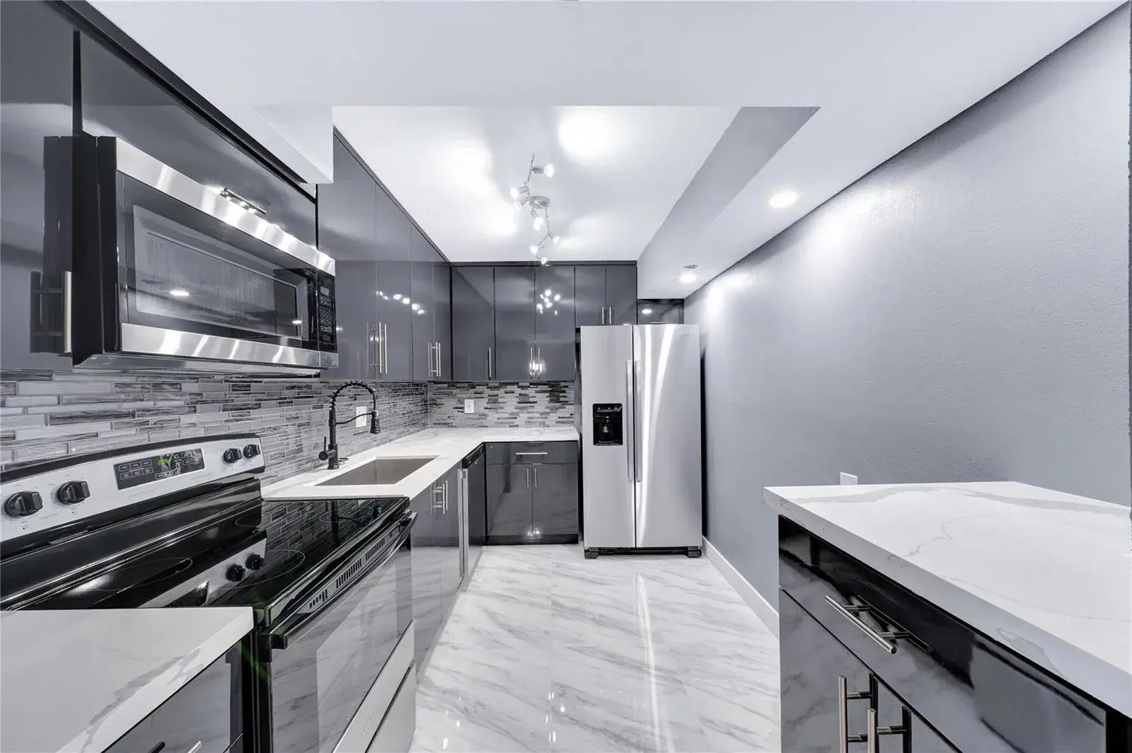 1100 Saint Charles Place # 708, Pembroke Pines FL 33026