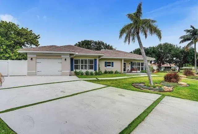 2622 NE 27th Avenue, Lighthouse Point FL 33064