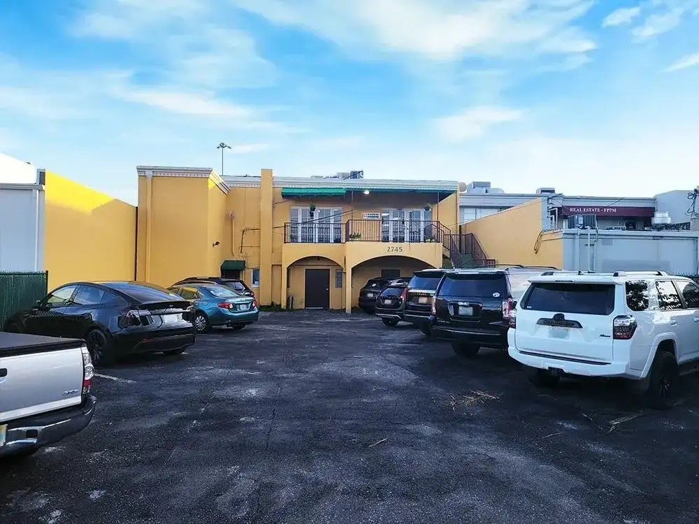 2745 E Oakland Park Boulevard, Fort Lauderdale FL 33306 photo 4