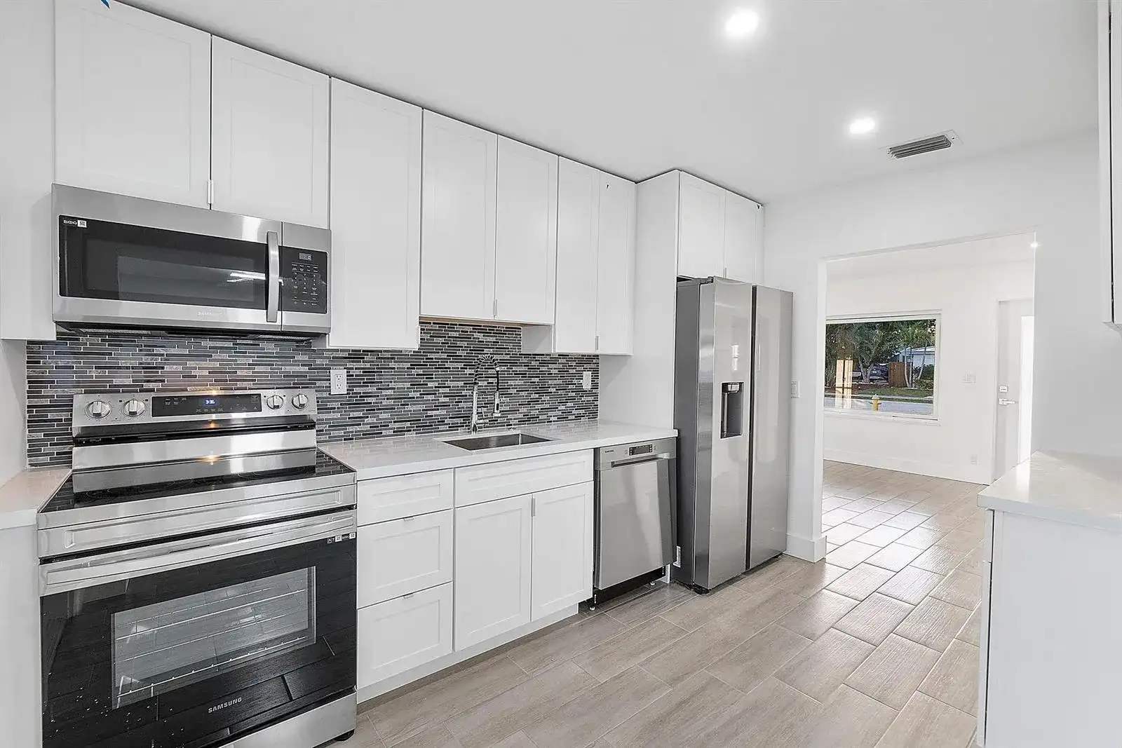 370 S Golf Boulevard, Pompano Beach FL 33064