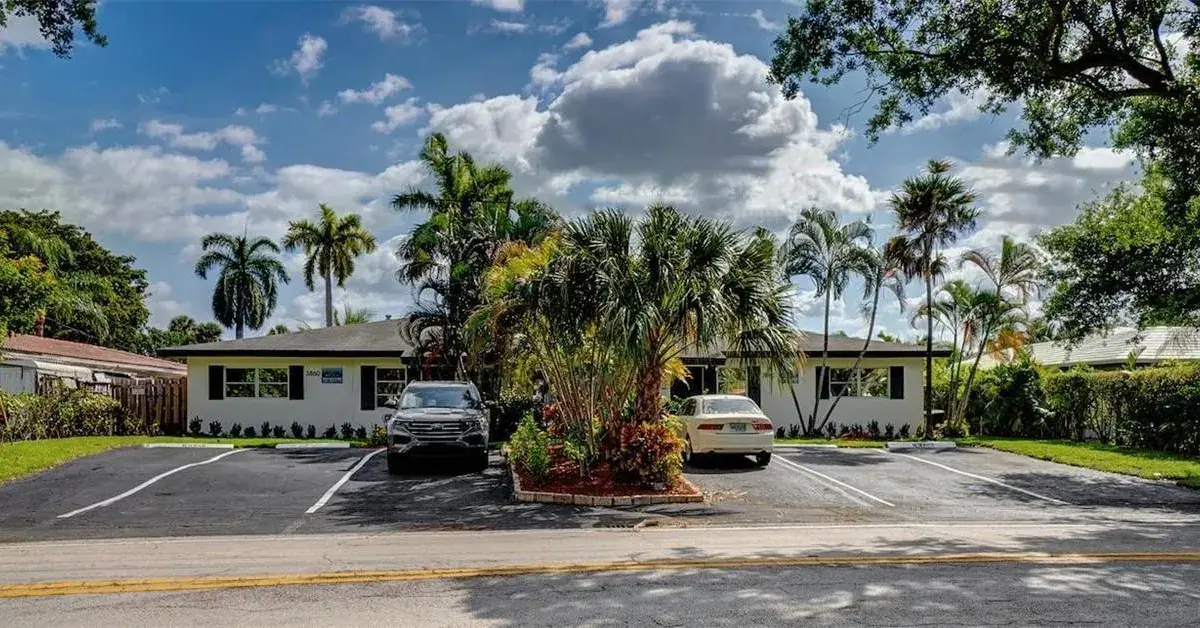 3860 NE 23rd Avenue, Lighthouse Point FL 33064