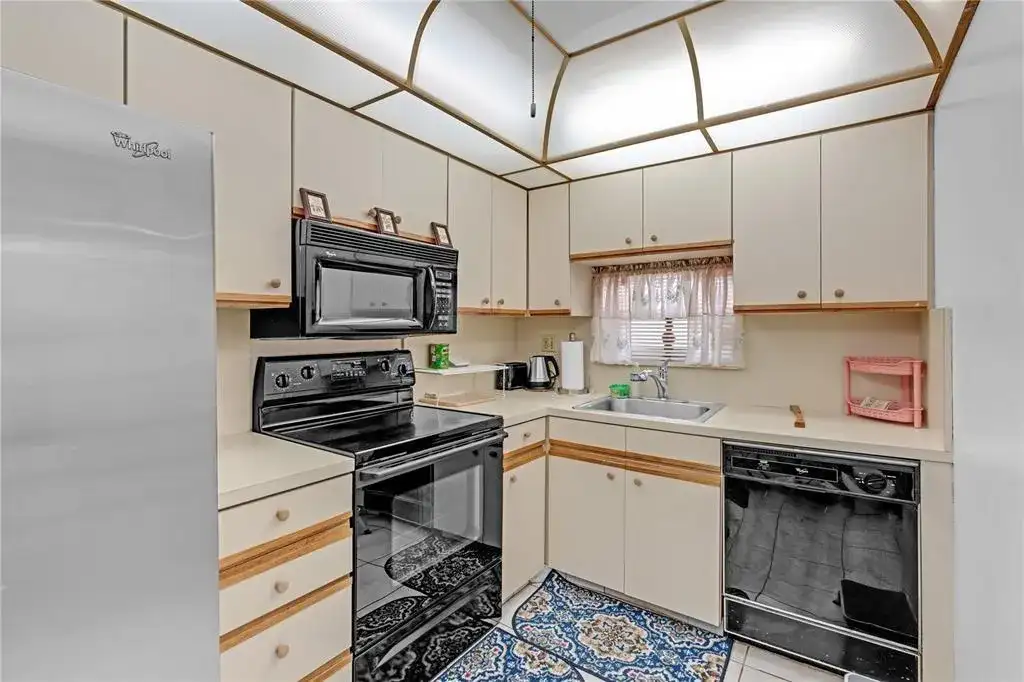 9800 N Hollybrook Lake Drive # 202, Pembroke Pines FL 33025 photo 5