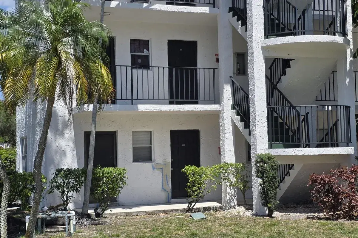 3330 Spanish Moss Terrace # 113, Lauderhill FL 33319