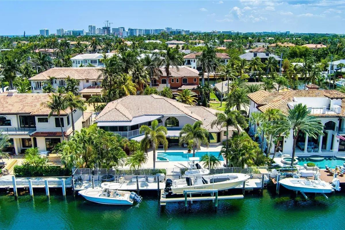 2325 NE 28th Street, Lighthouse Point FL 33064
