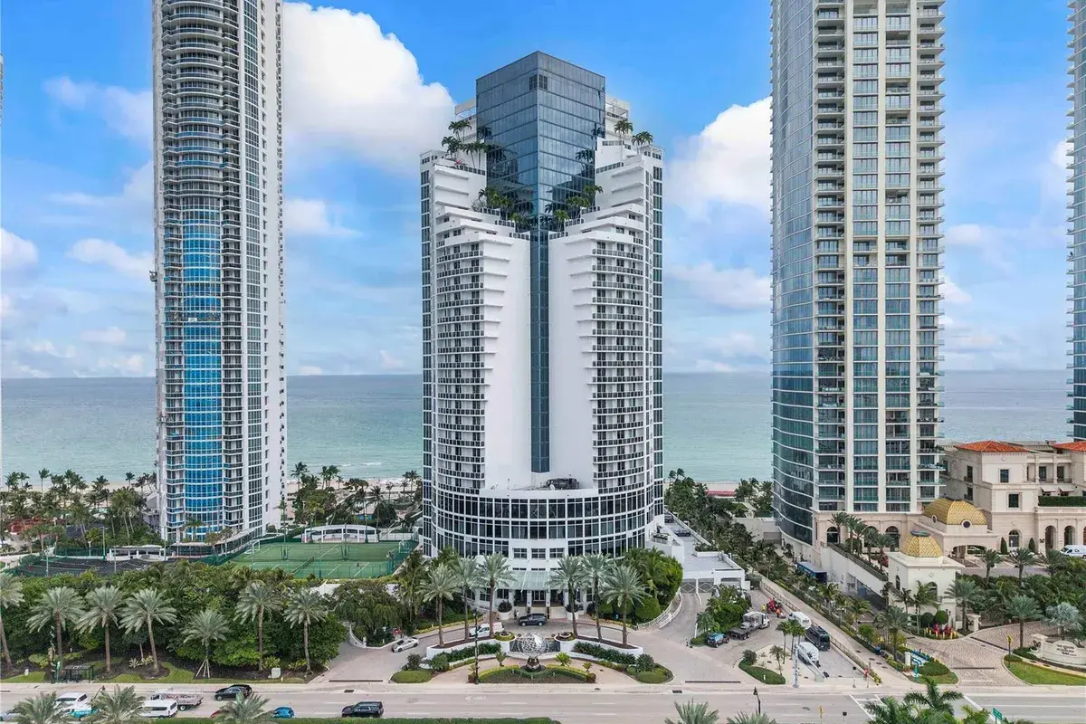 18001 Collins Avenue # 2806, North Miami Beach FL 33160