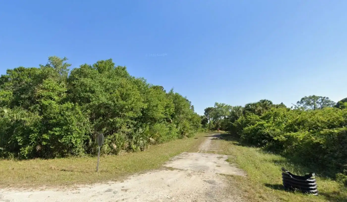 4702 Vera Avenue, Lehigh Acres FL 33971 photo 2
