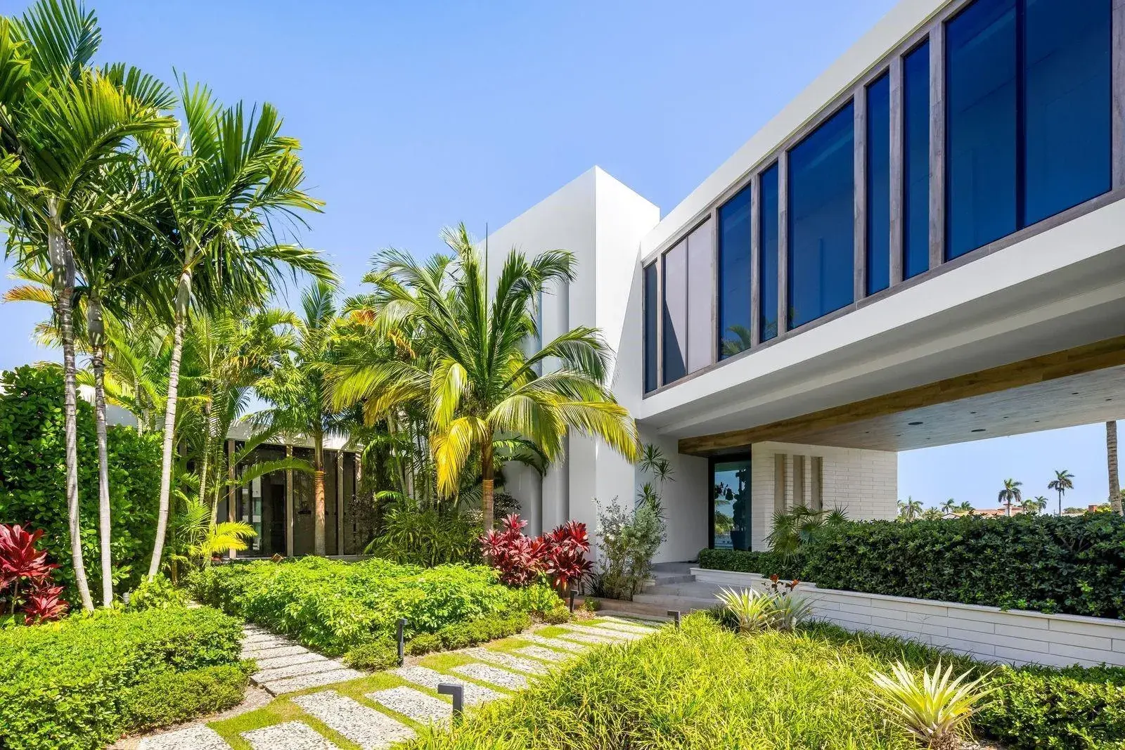 516 Mola Avenue, Fort Lauderdale FL 33301