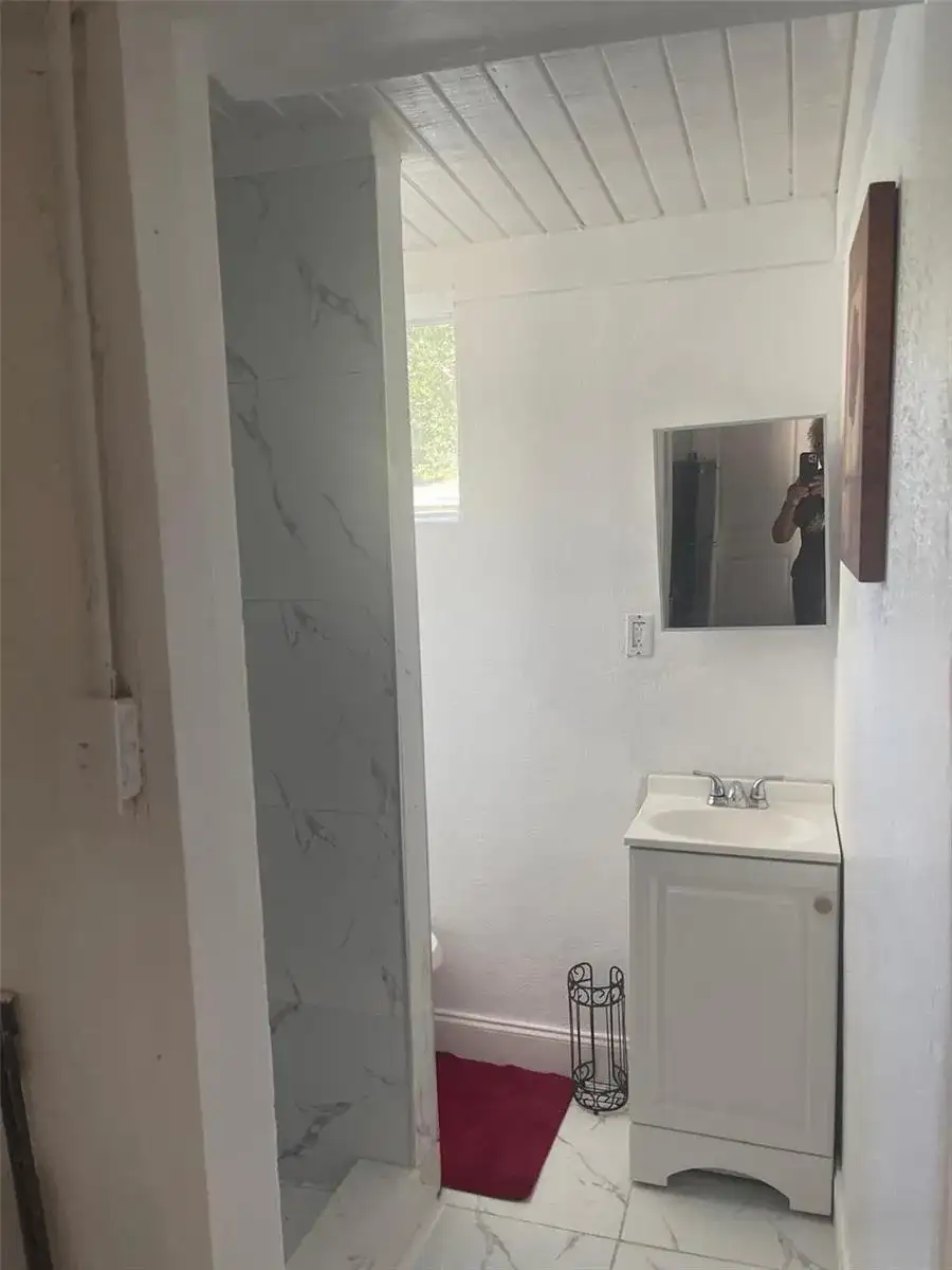 408 SW 68th Avenue, Pembroke Pines FL 33023 photo 3