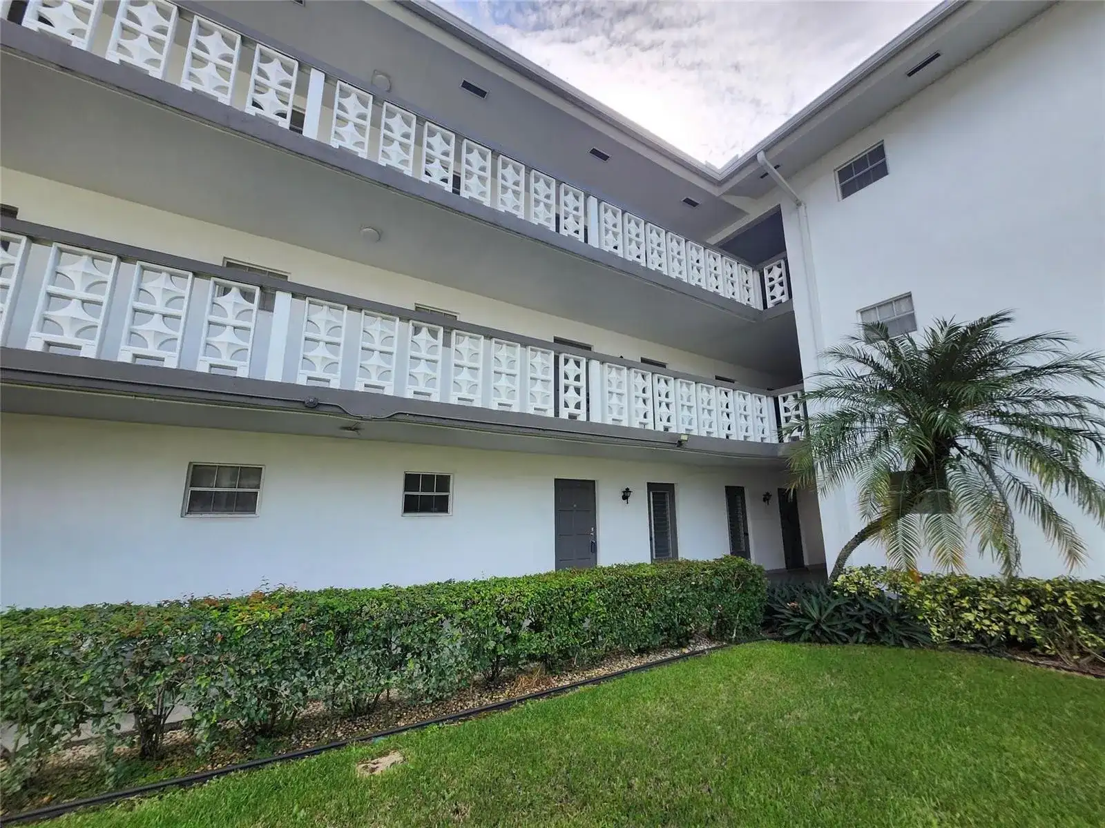 1201 Hillcrest Court # 105, Hollywood FL 33021 photo 2