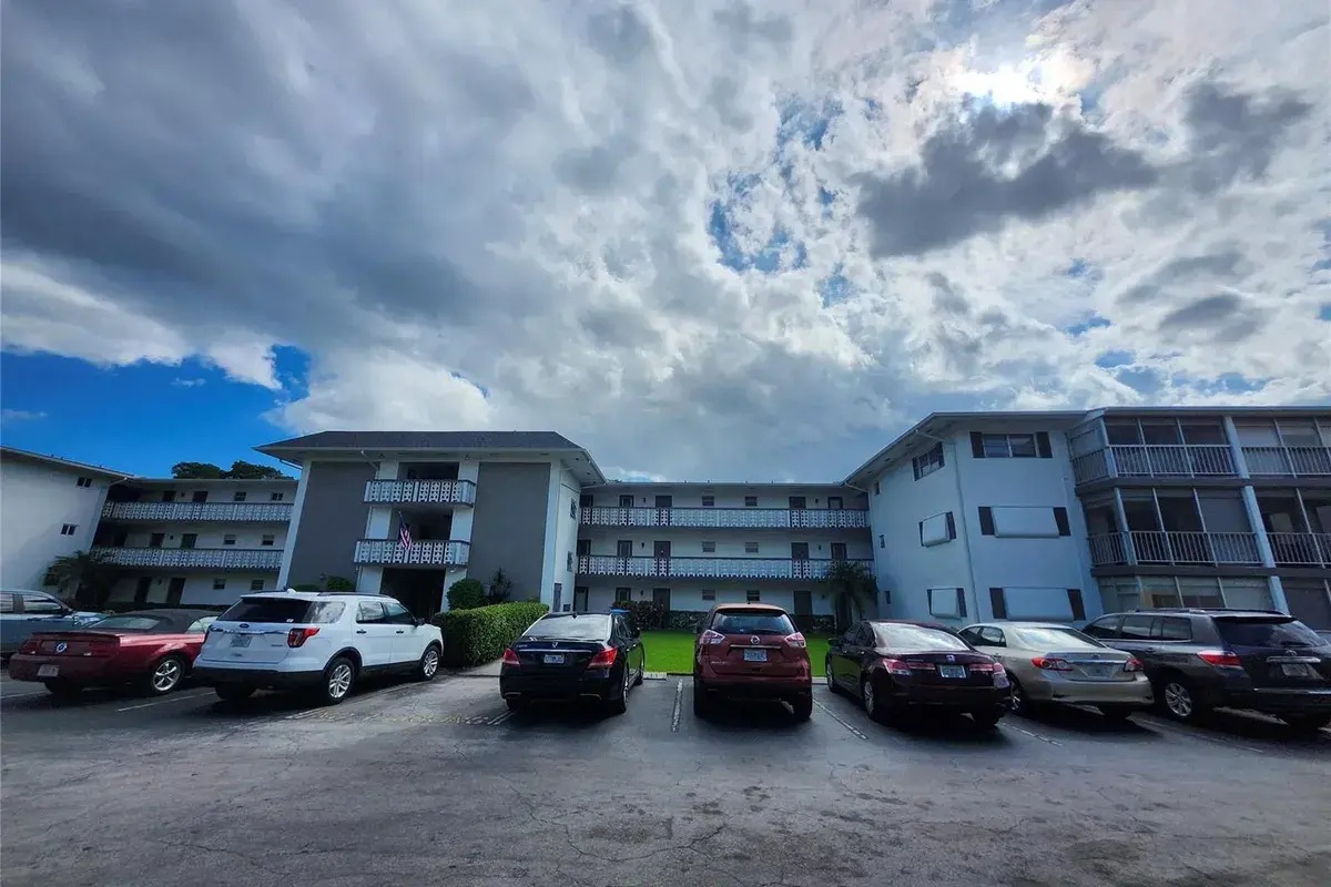 1201 Hillcrest Court # 105, Hollywood FL 33021