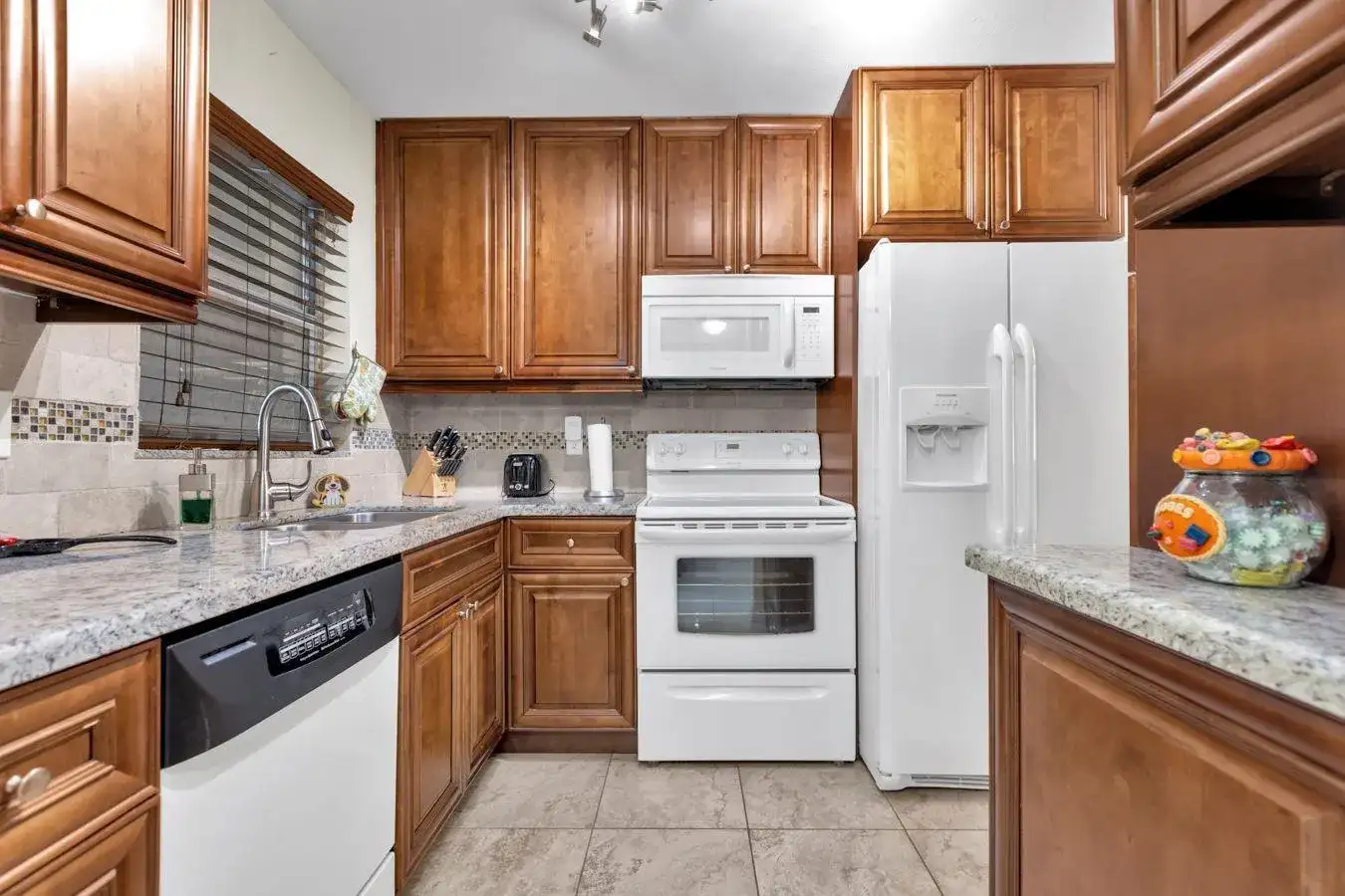 6850 Royal Palm Boulevard # 106, Margate FL 33063 photo 4