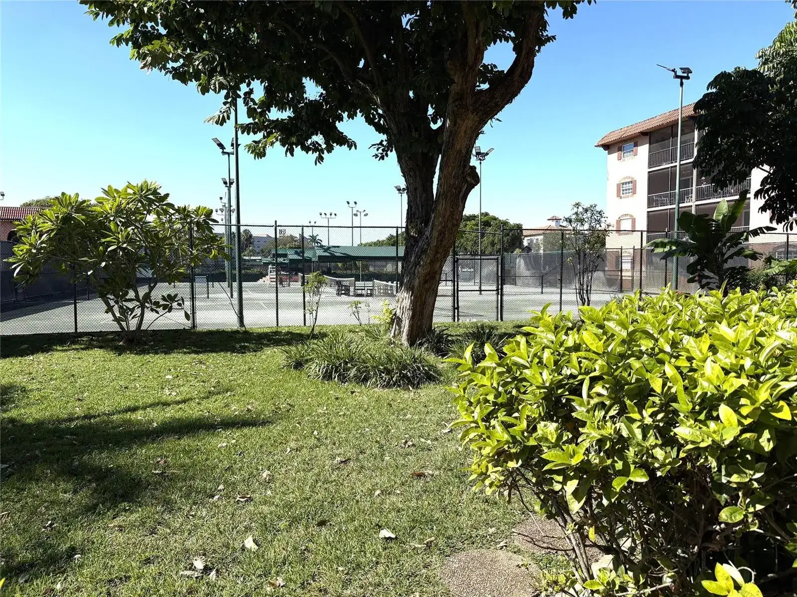 620 Tennis Club Drive # 105, Fort Lauderdale FL 33311 photo 2