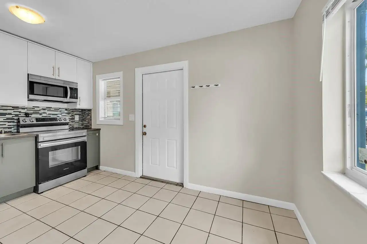 728 20th Street, West Palm Beach FL 33407 photo 2