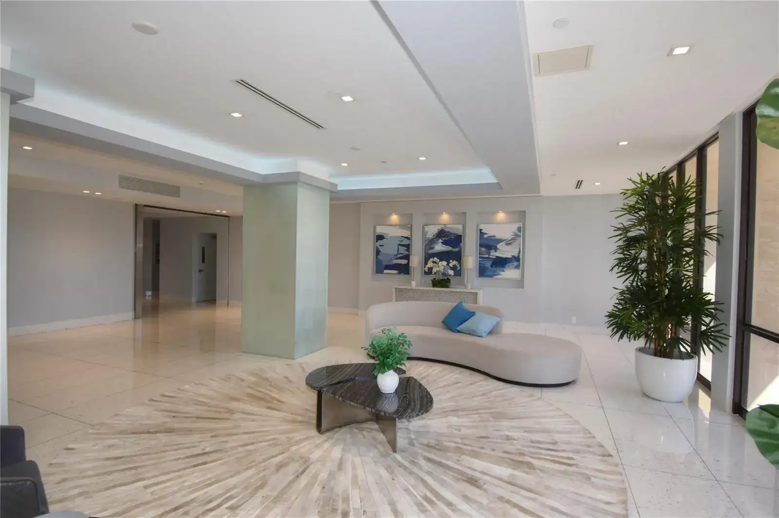 20301 W Country Club Drive # 930, Aventura FL 33180 photo 4