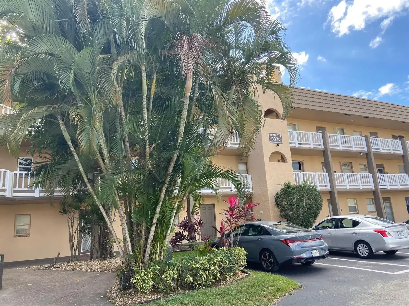9370 Sunrise Lakes Boulevard # 105, Sunrise FL 33322 photo 3
