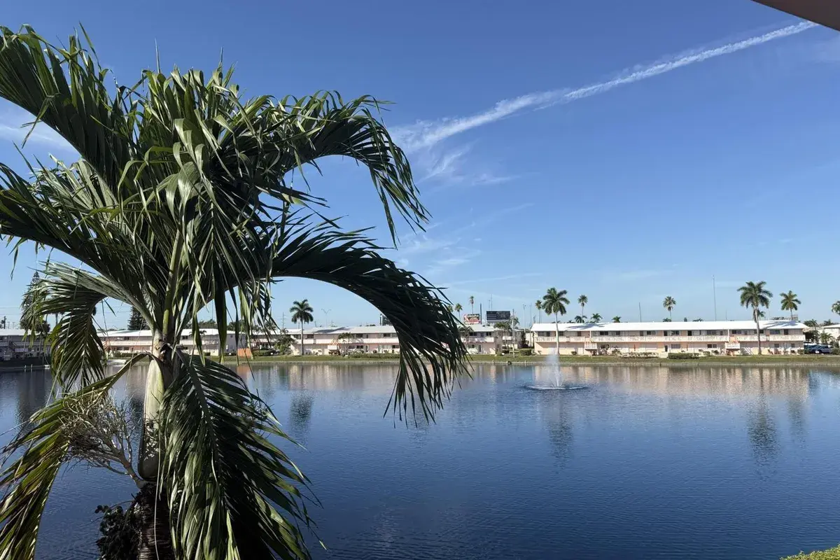 900 SW 10th Terrace # 21S, Hallandale Beach FL 33009