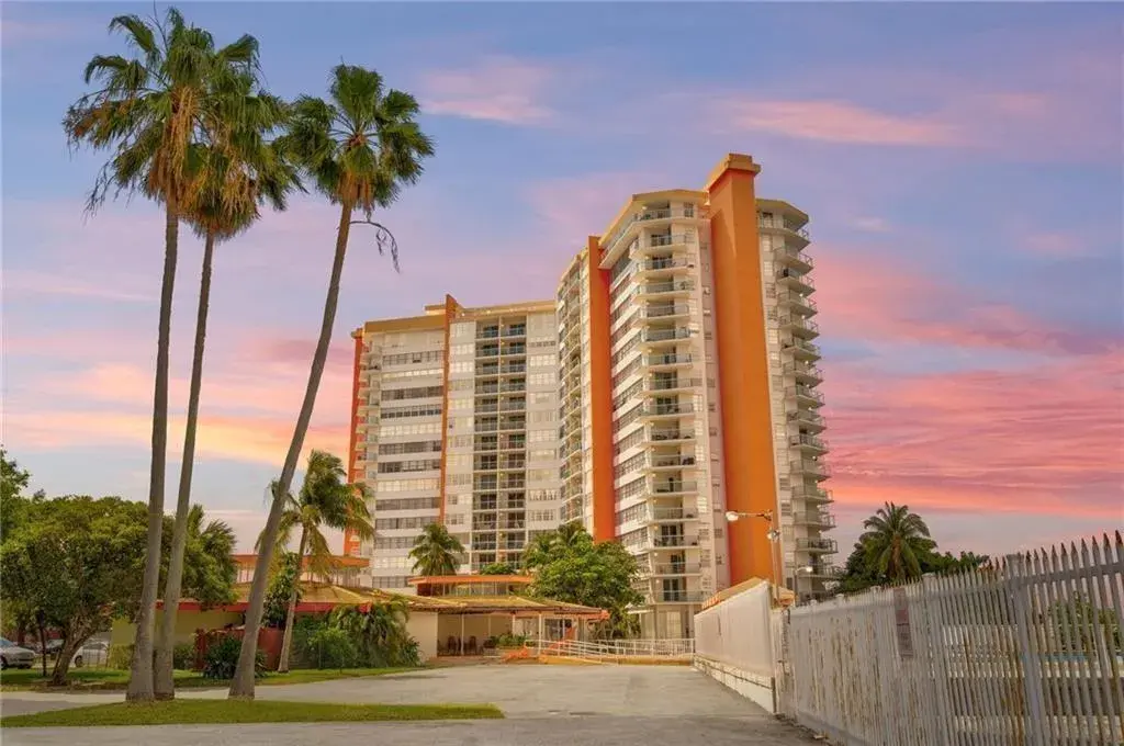 1301 NE Miami Gardens Drive # 1721w, Miami FL 33179