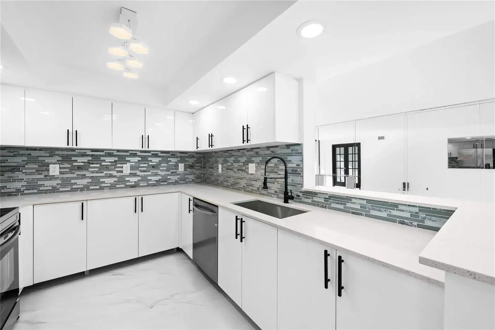 800 Parkview Drive # 718, Hallandale Beach FL 33009 photo 3