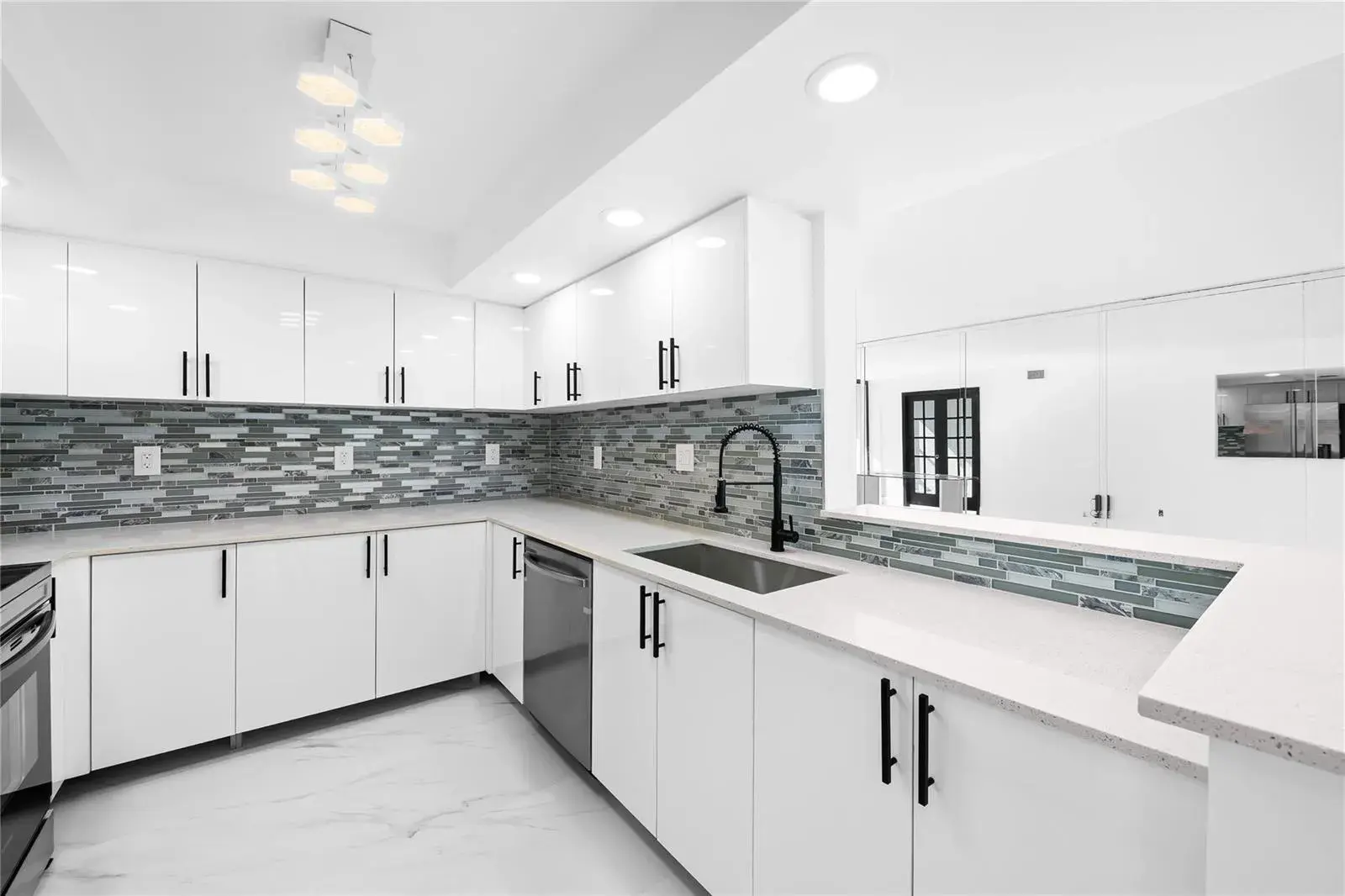 800 Parkview Drive # 718, Hallandale Beach FL 33009
