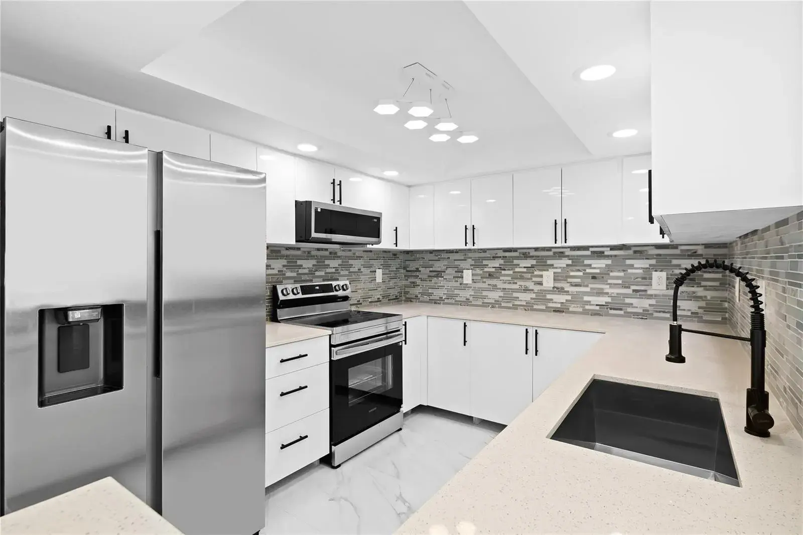 800 Parkview Drive # 718, Hallandale Beach FL 33009