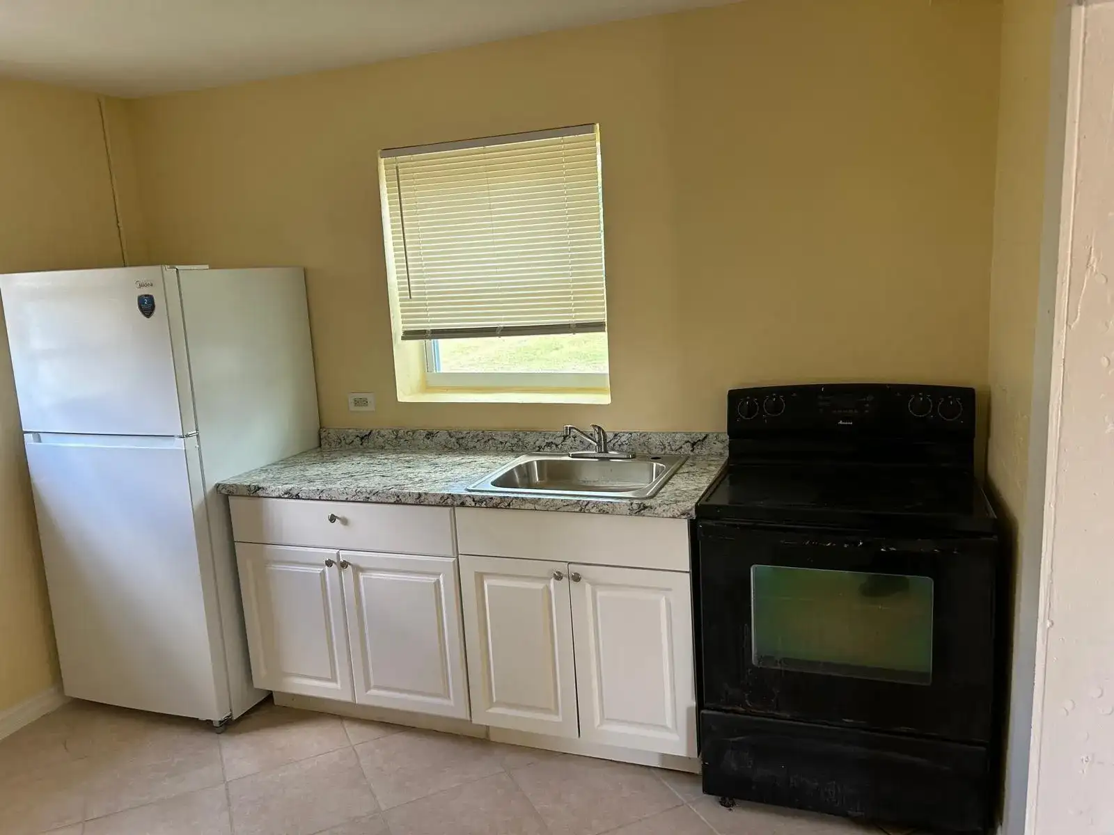 371 Banyan (REAR APT) Avenue, Pahokee FL 33476 photo 2