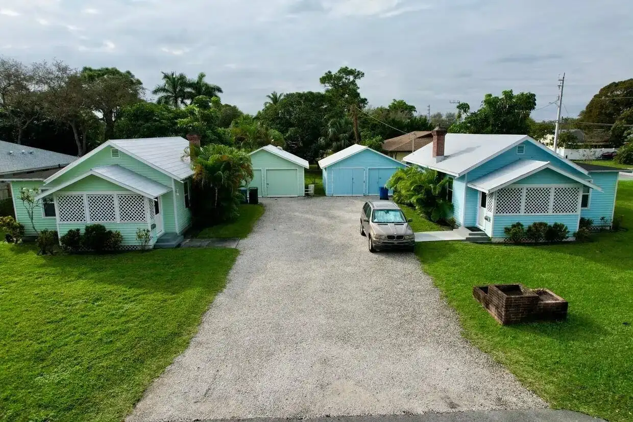 1338 -1384 NE -1384 35th Street, Oakland Park FL 33334