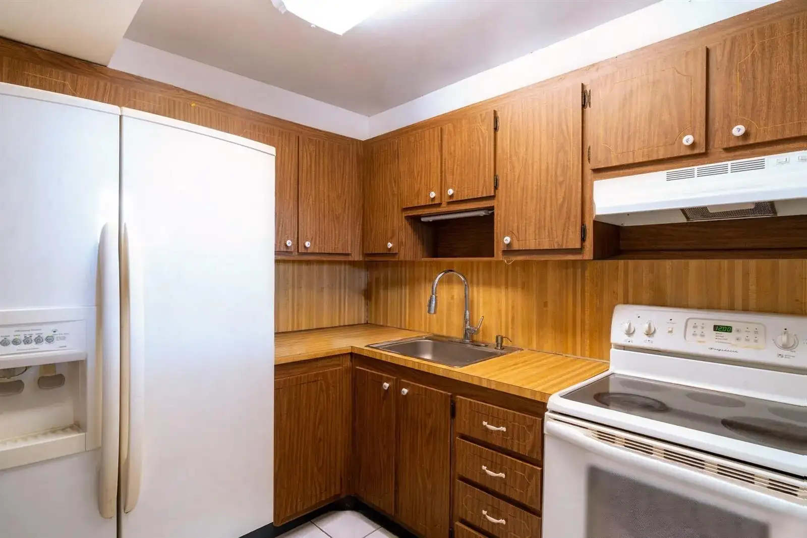 9061 Sunrise Lakes Boulevard # 109, Sunrise FL 33322 photo 5