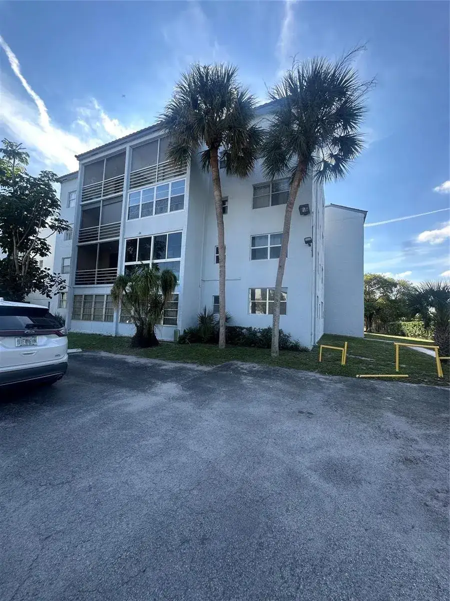 2800 Somerset Drive # J107, Lauderdale Lakes FL 33311