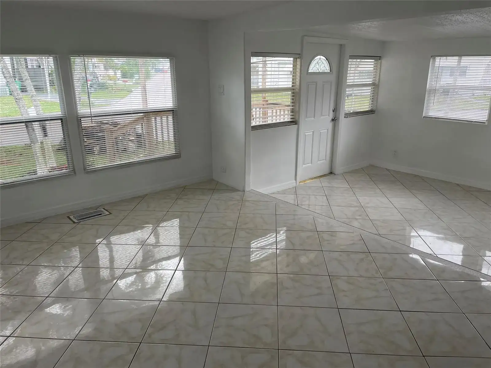 8580 SW 23rd Place, Davie FL 33324 photo 2