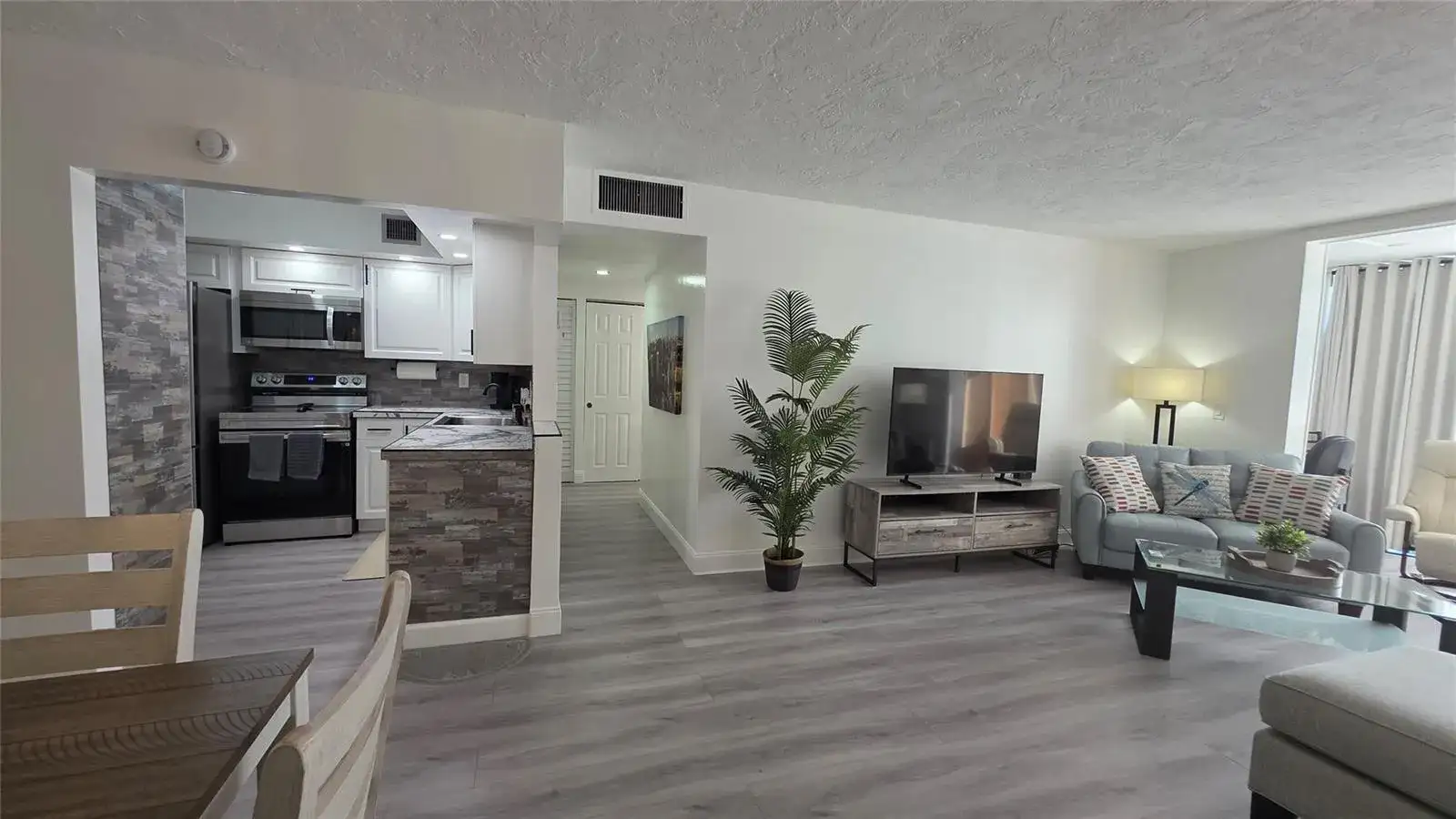 2831 Somerset Drive # 105, Lauderdale Lakes FL 33311 photo 4