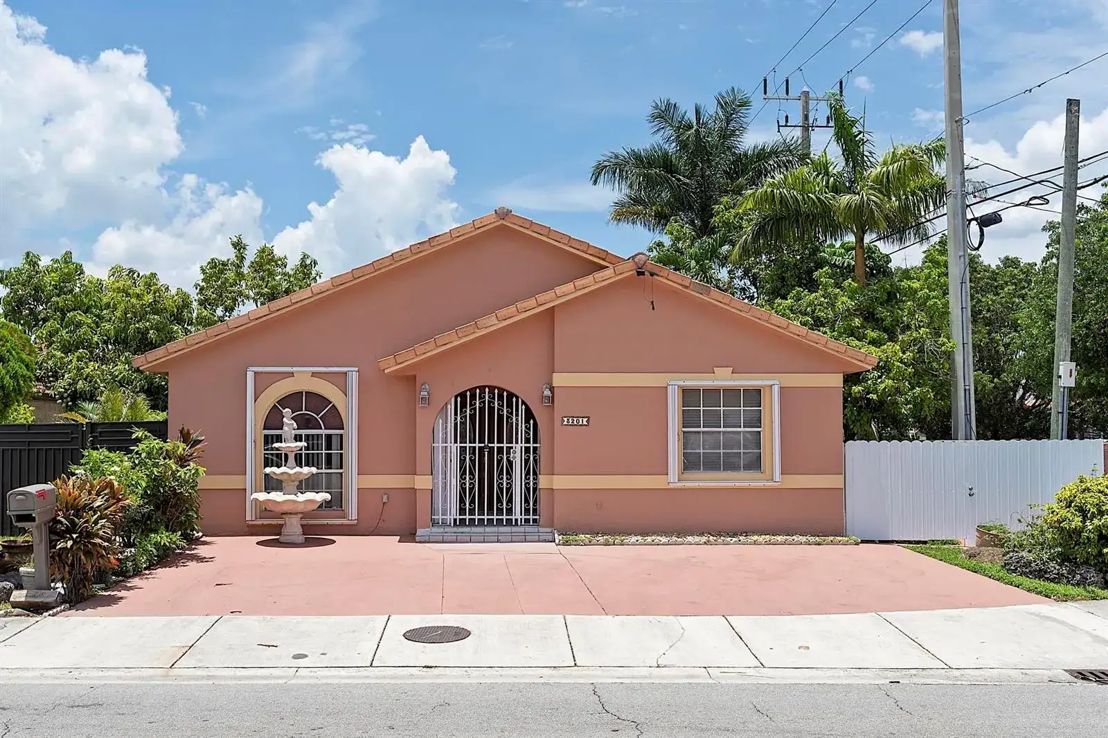 3201 W 76th Street, Hialeah FL 33018 photo 2