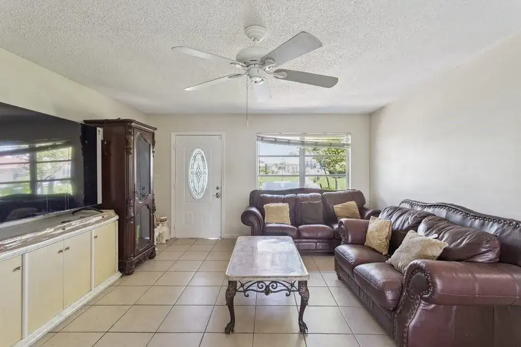 6708 NW 57th Drive, Tamarac FL 33321 photo 5
