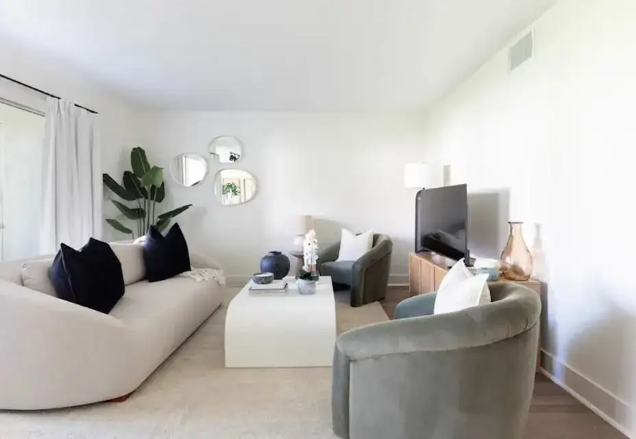 800 The Pointe Drive, West Palm Beach FL 33409 photo 3