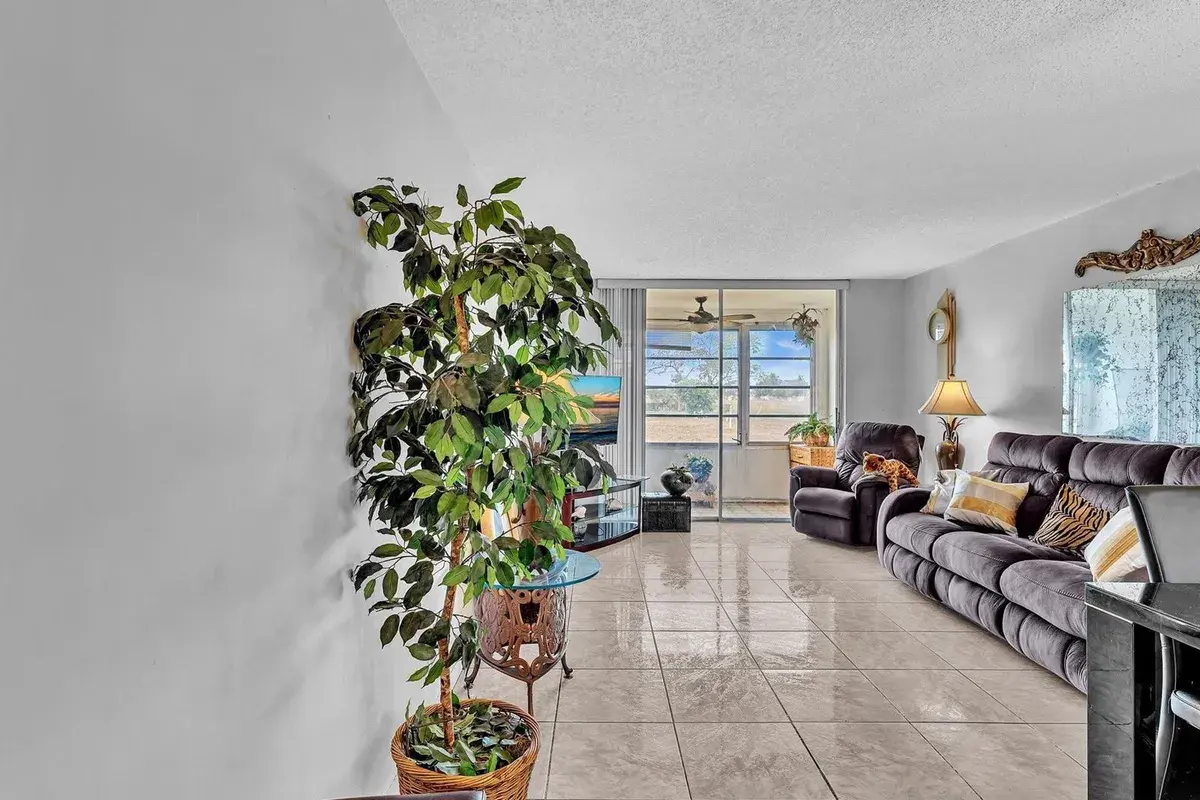 9041 Sunrise Lakes Boulevard # 113, Sunrise FL 33322