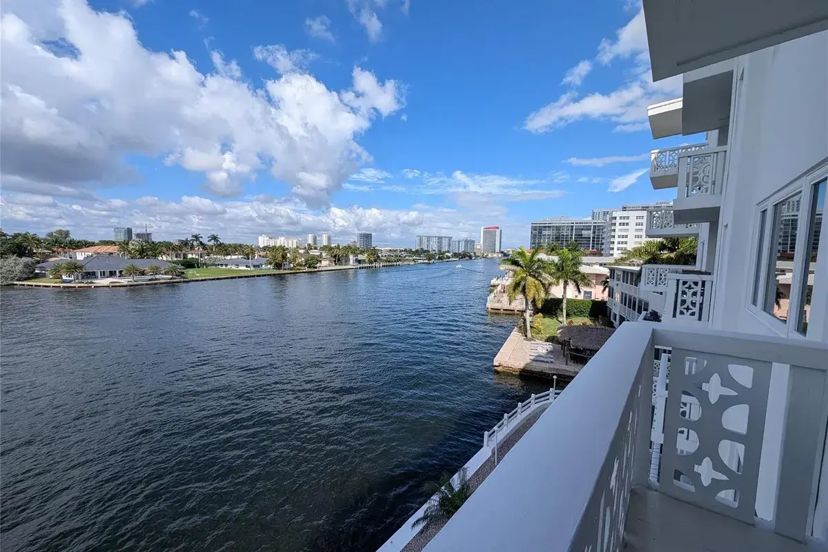 3209 S Ocean Drive # 4E, Hallandale Beach FL 33009