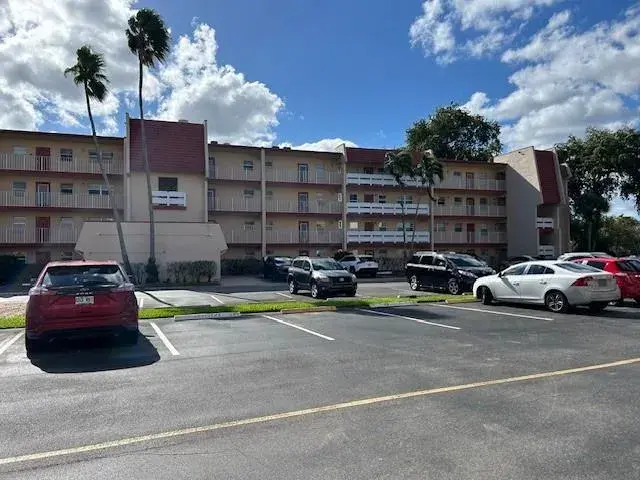 1000 Country Club Drive # 403, Margate FL 33063