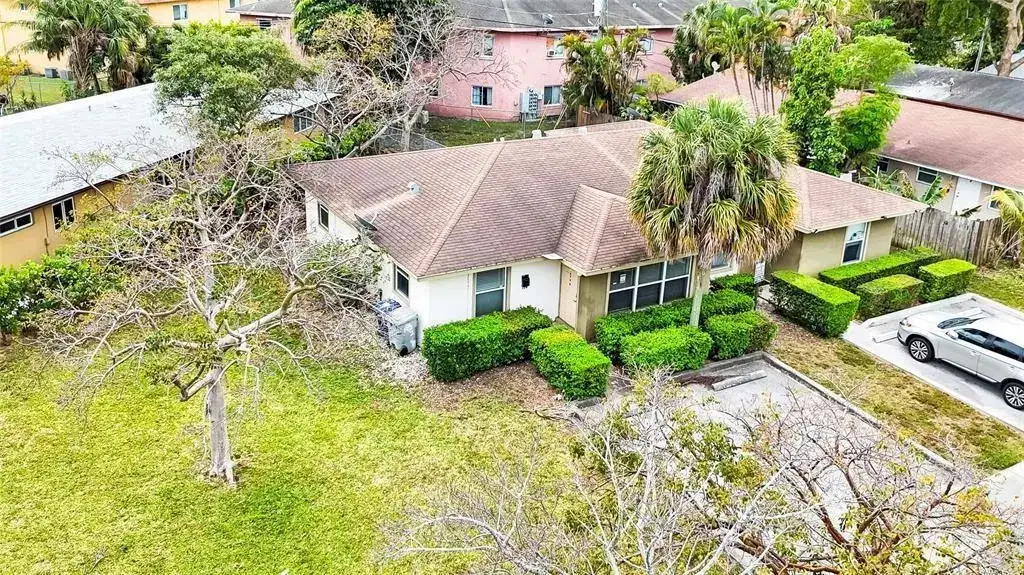 330 SW Avondale Drive, Pompano Beach FL 33060 photo 2