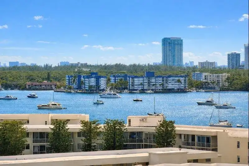 18031 Biscayne Boulevard # 1104, Aventura FL 33160