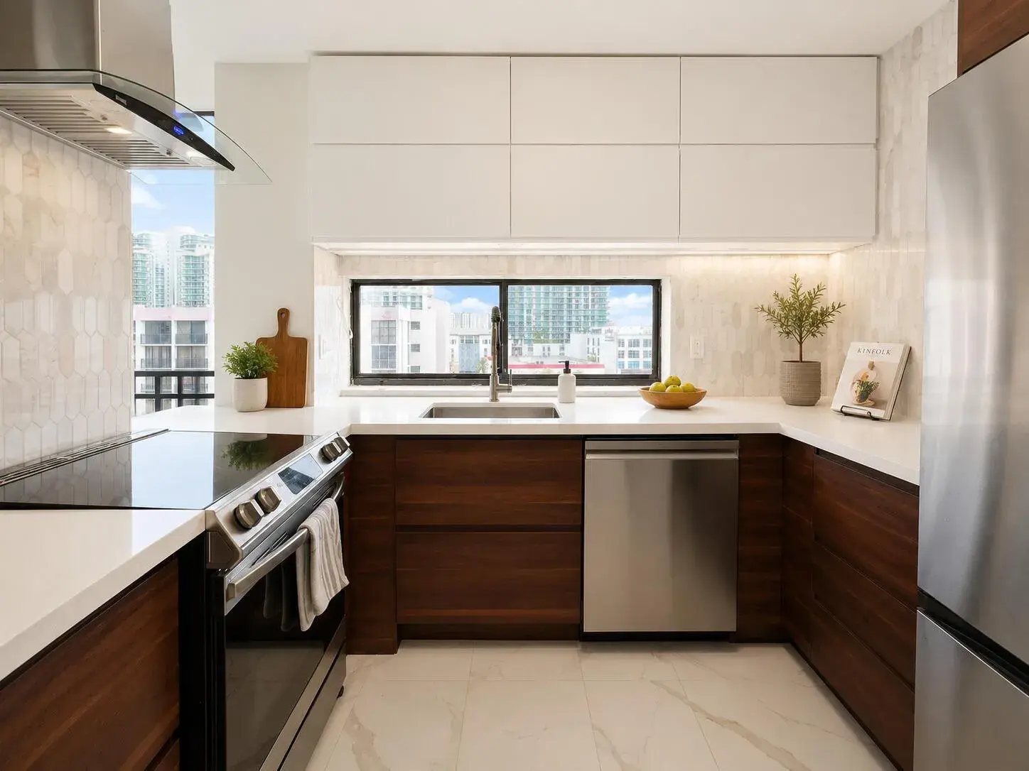 16919 N Bay Road # 911, Sunny Isles Beach FL 33160