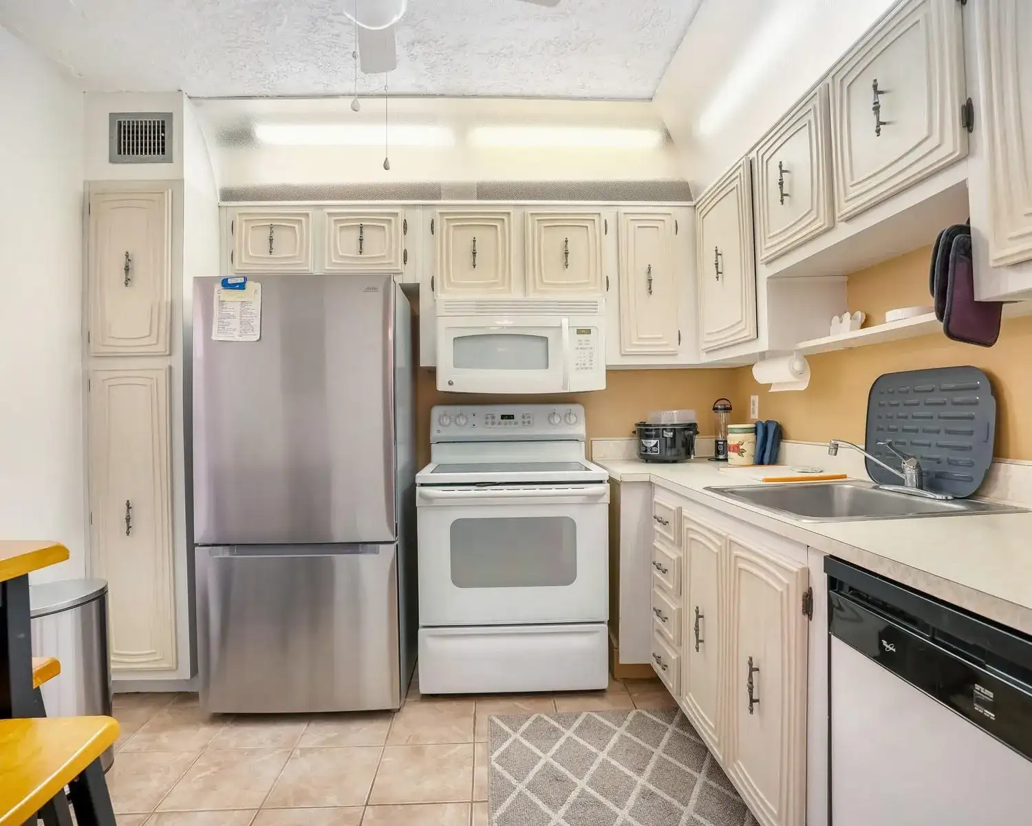 2851 Somerset Drive # 205, Lauderdale Lakes FL 33311 photo 2