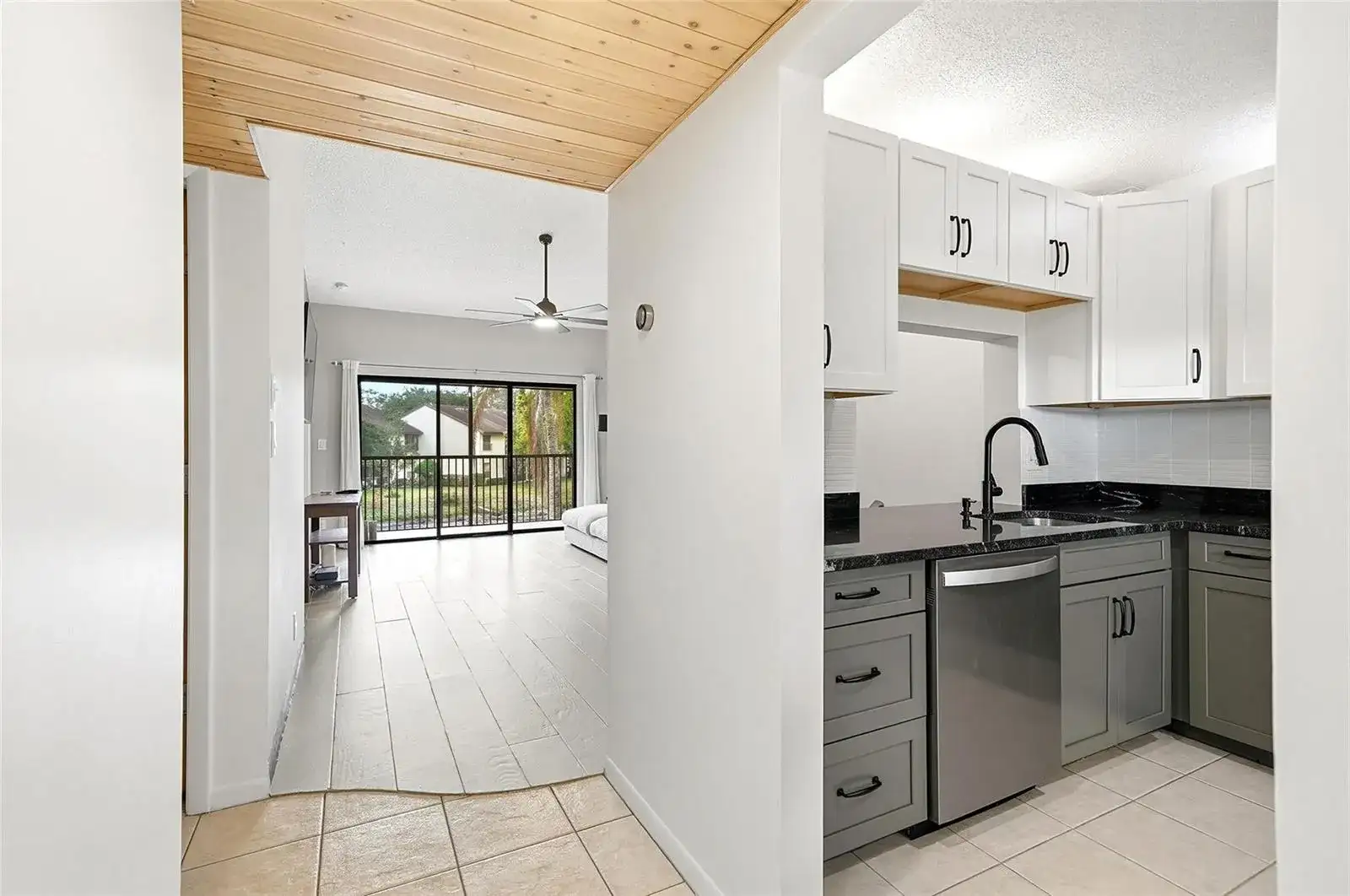 3053 Carambola Circle N Unit 3053, Coconut Creek FL 33066 photo 4