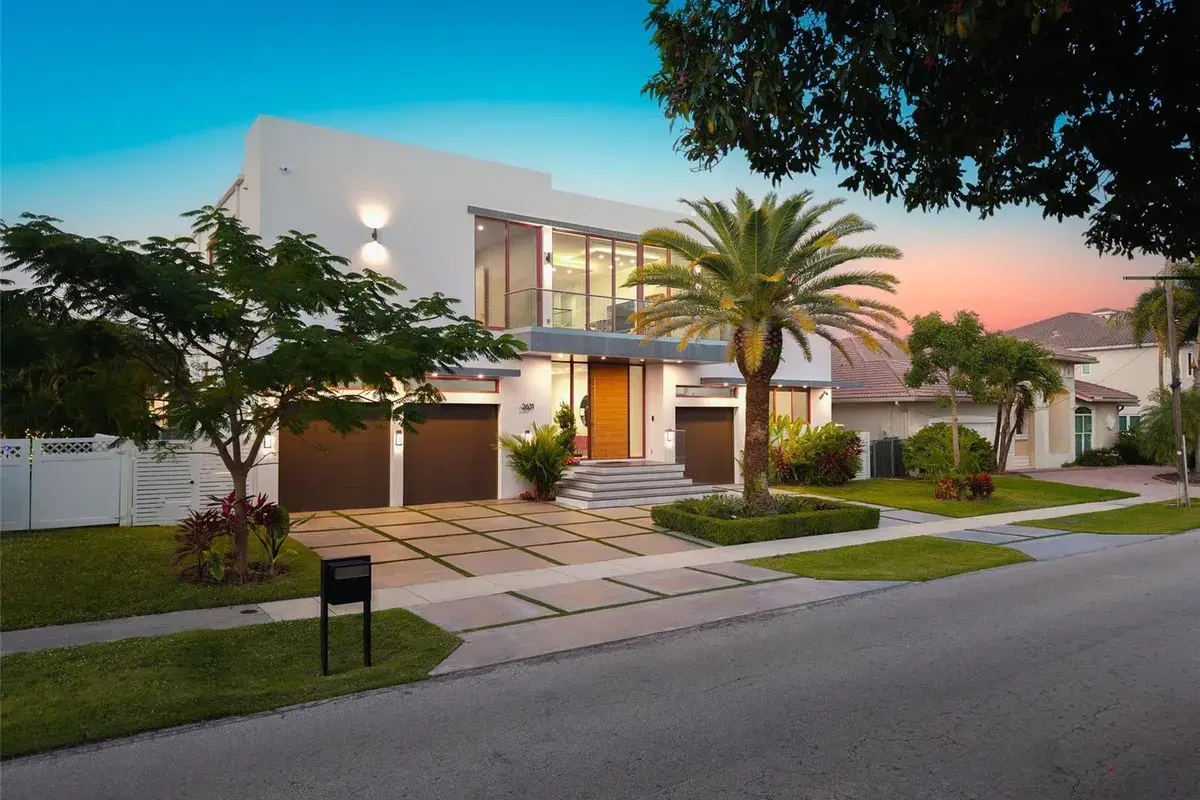 2631 NE 48th Court, Lighthouse Point FL 33064