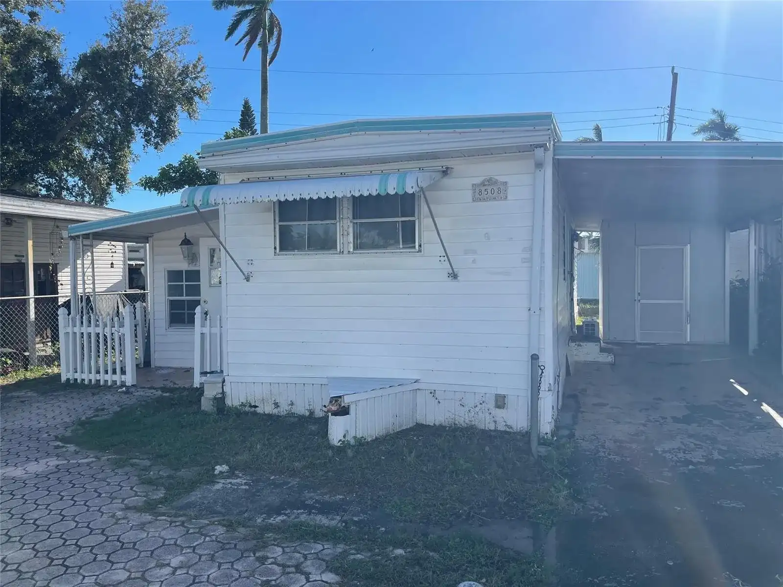 8508 SW 16th Court, Davie FL 33324