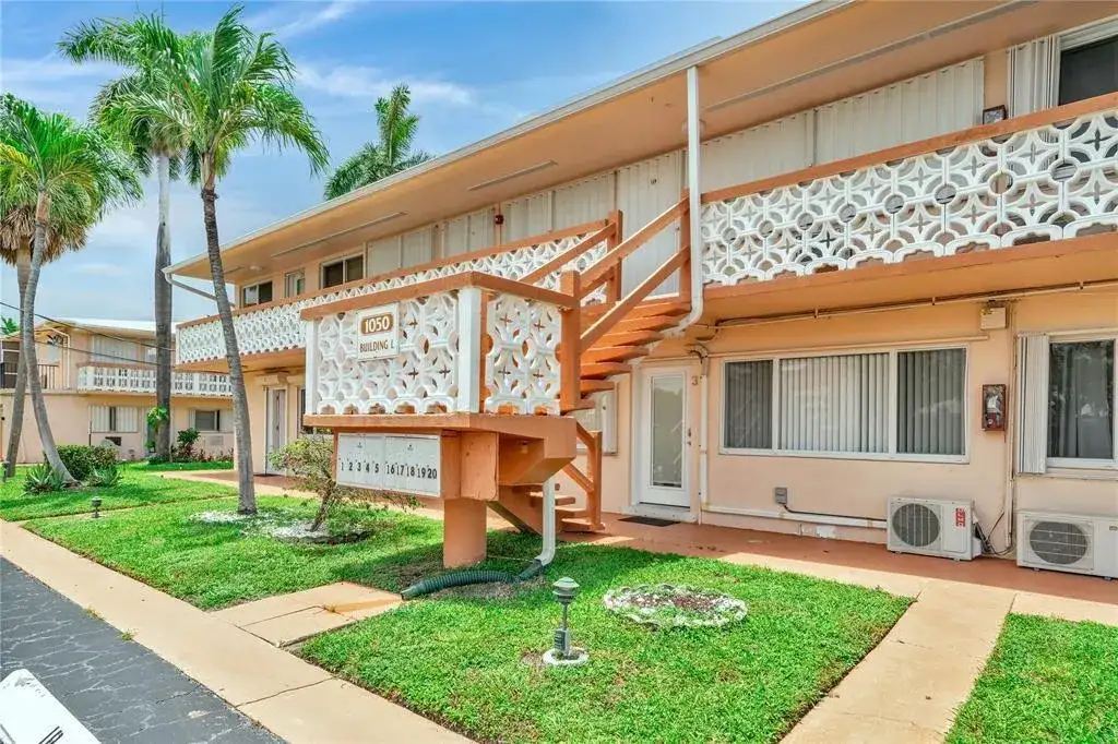 1050 SW 11th Street # 1L, Hallandale Beach FL 33009 photo 2