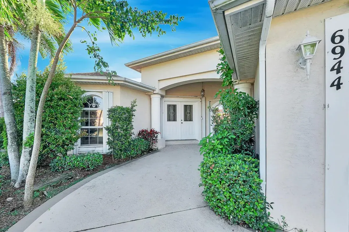 6944 NW Daffodil Lane, Port St. Lucie FL 34983