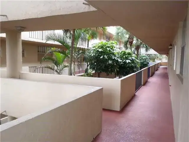 403 NW 68th Avenue # 519, Plantation FL 33317 photo 2